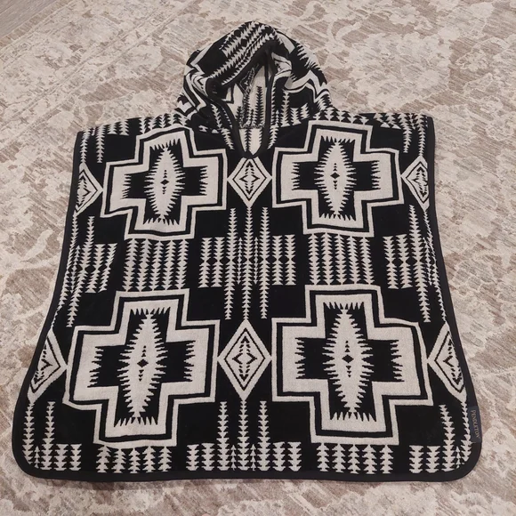 Pendleton Black and White Geometric Hooded Poncho - Picture 1 of 4